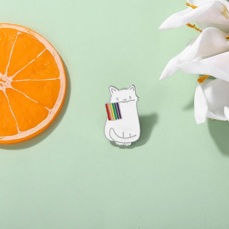 

Cute White Cats Brooches Cat And Rainbow Flag Brooch Cartoon Alloy Animal Brooch Small Animal Shape Series Enamel Pins Jewelry