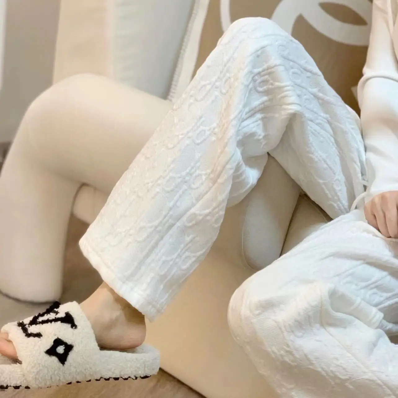 

Трикотажные брюки с широкими штанинами, женские зимние леггинсы 2022, белые утепленные свободные драпированные штаны с завышенной талией для...