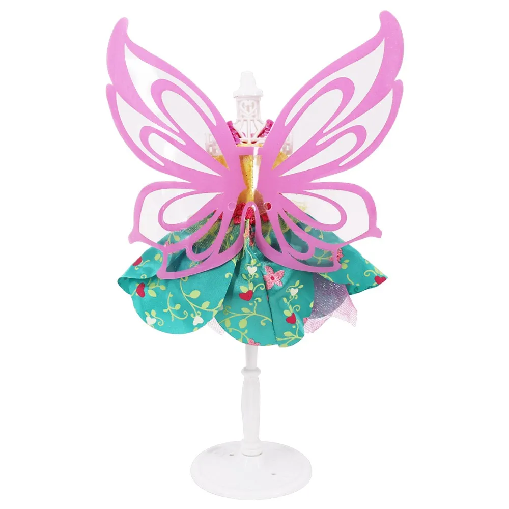 Женское платье с крыльями бабочки