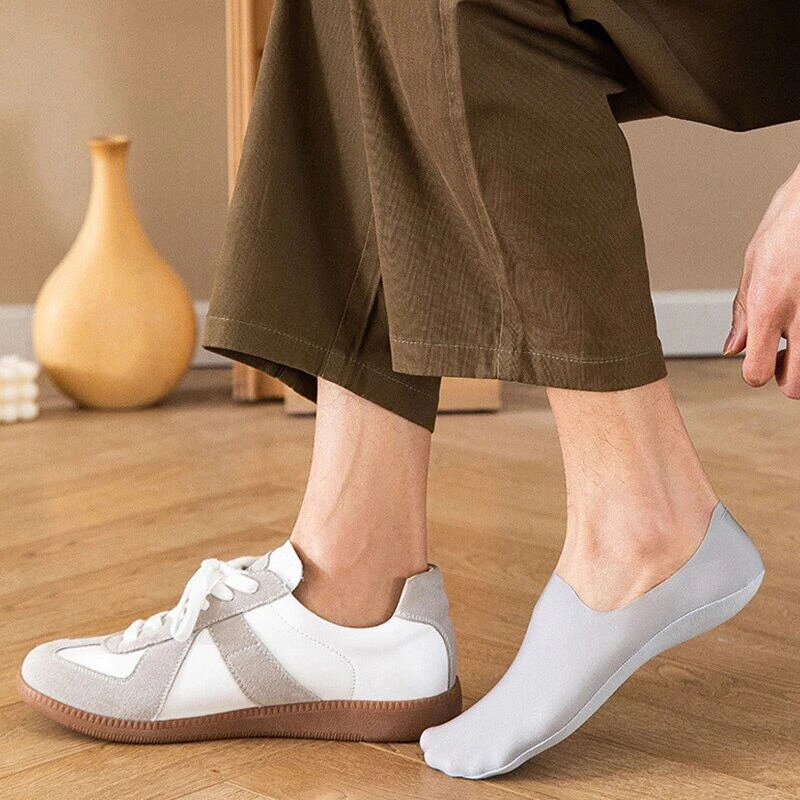 Summer No Trace Ice Silk Invisible Socks for Men Casual Solid Silicone Non-slip Breathable Comfortable Cotton Bottom Sock 1 pair