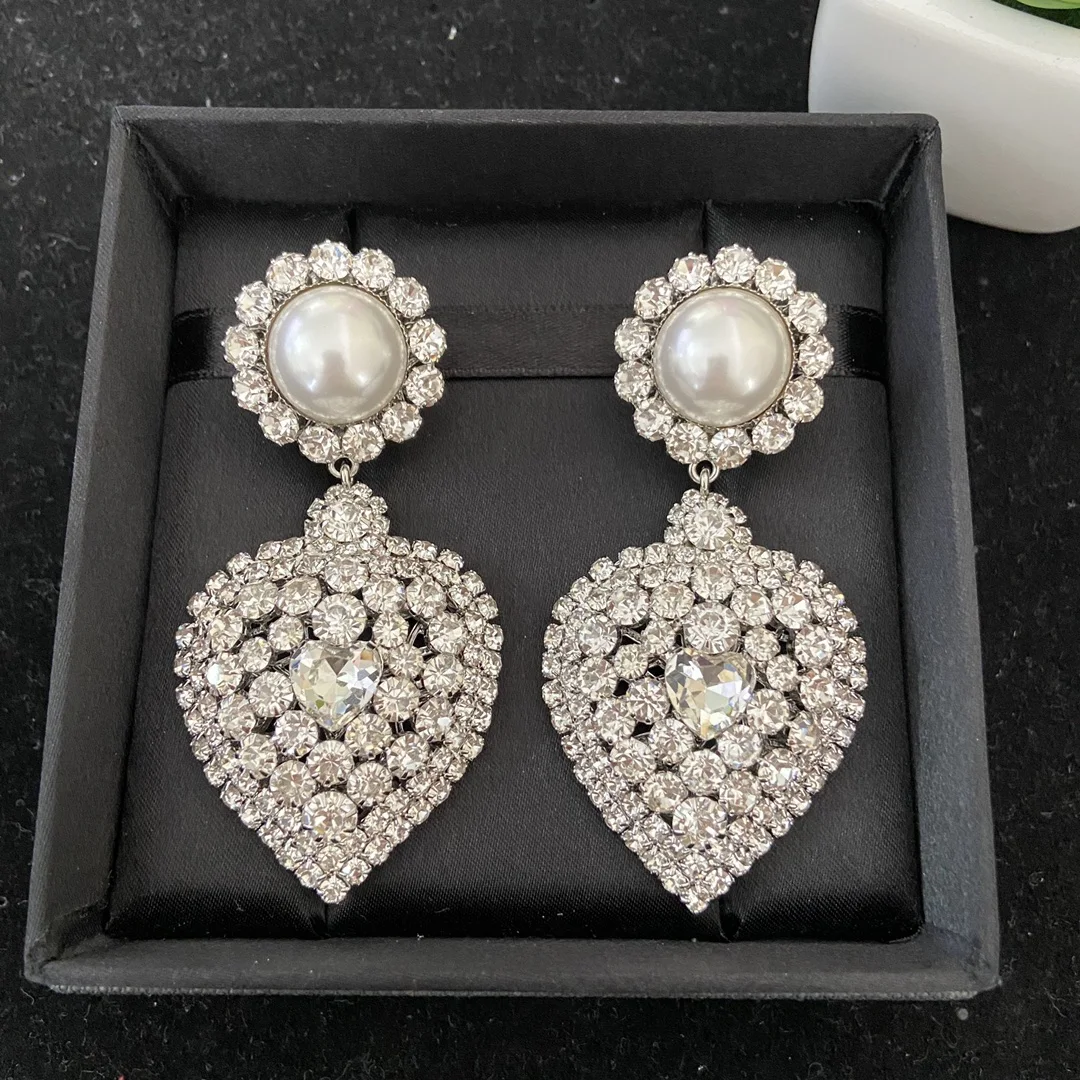 

European and American popular love ear clips