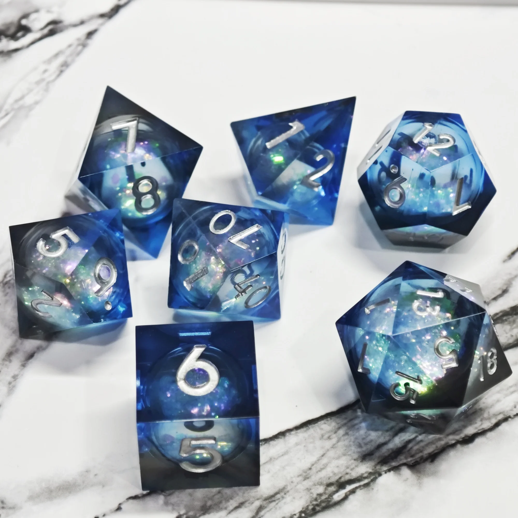 Набор кубиков MINI PLANET синий черный жидкий сердечник многогранные кубики DND для