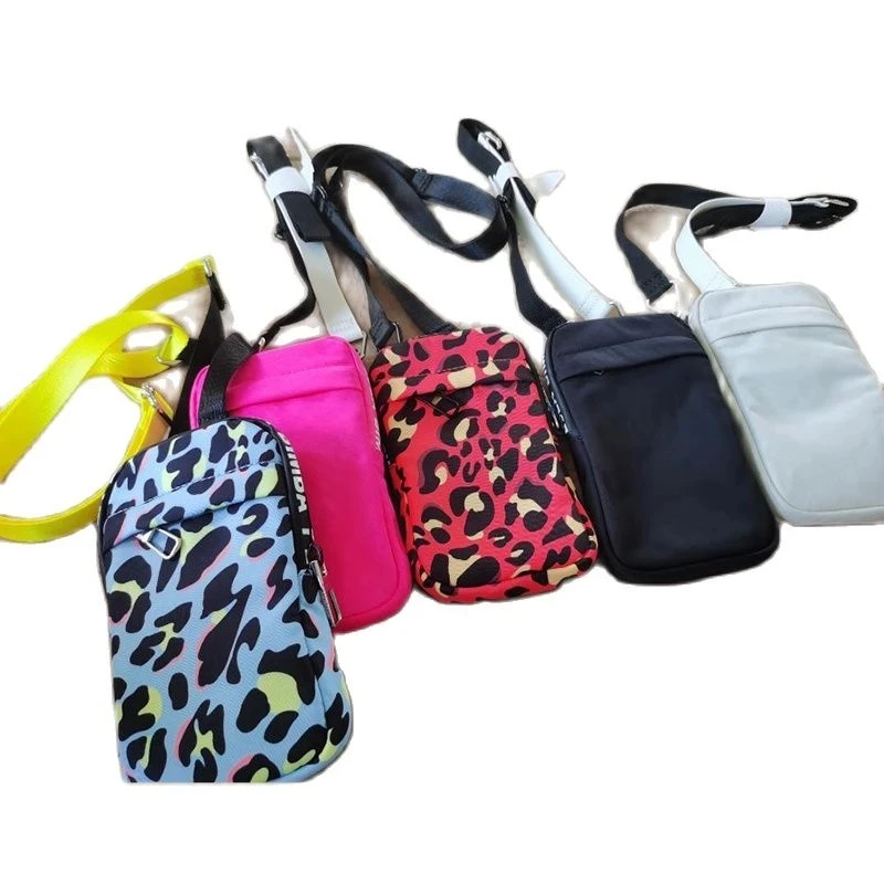 

Spanish High-quality Brand Spring And Summer Simple Small Fresh Ladies Mobile Phone Bag Wallet Plush Toy Hand Puppet