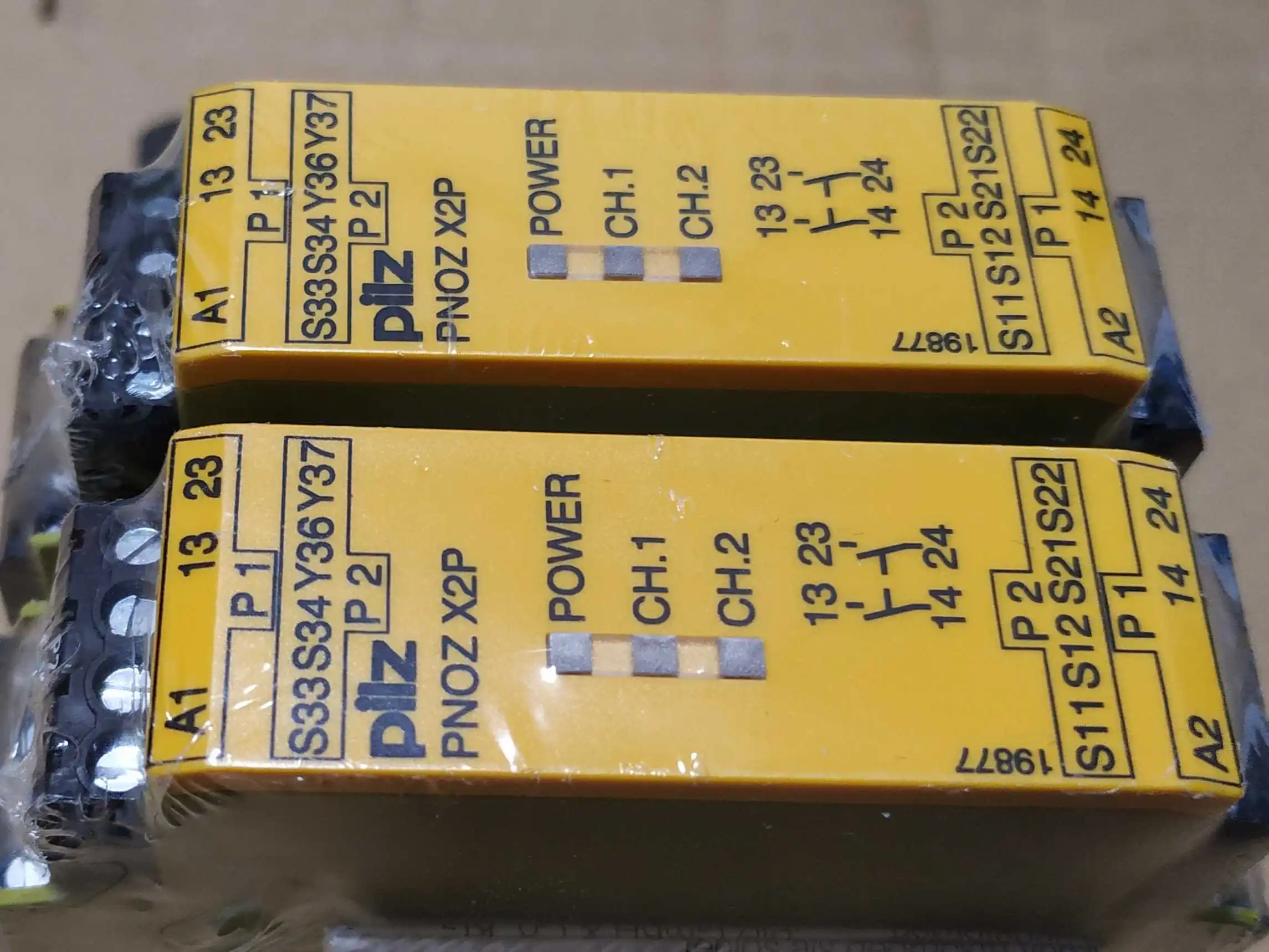 PNOZ X2P/X2PC серийный номер 777303/787303 новое оригинальное реле безопасности PILZ Pilz