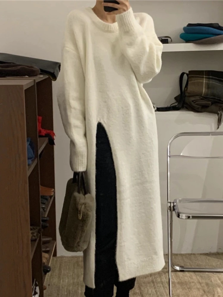 

Женское трикотажное платье-свитер с длинным рукавом и высоким воротником