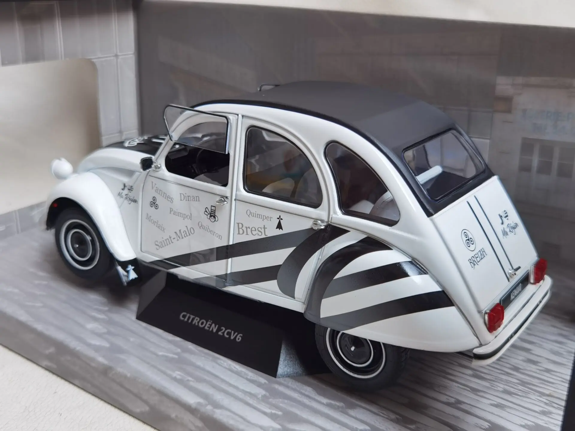 Фото Литой под давлением SOLIDO S масштаб 1:18 CITROEN 2CV6 1982, модель автомобиля из сплава, Коллекционная игрушка, подарок, сувенир, украшение для дисплея №2