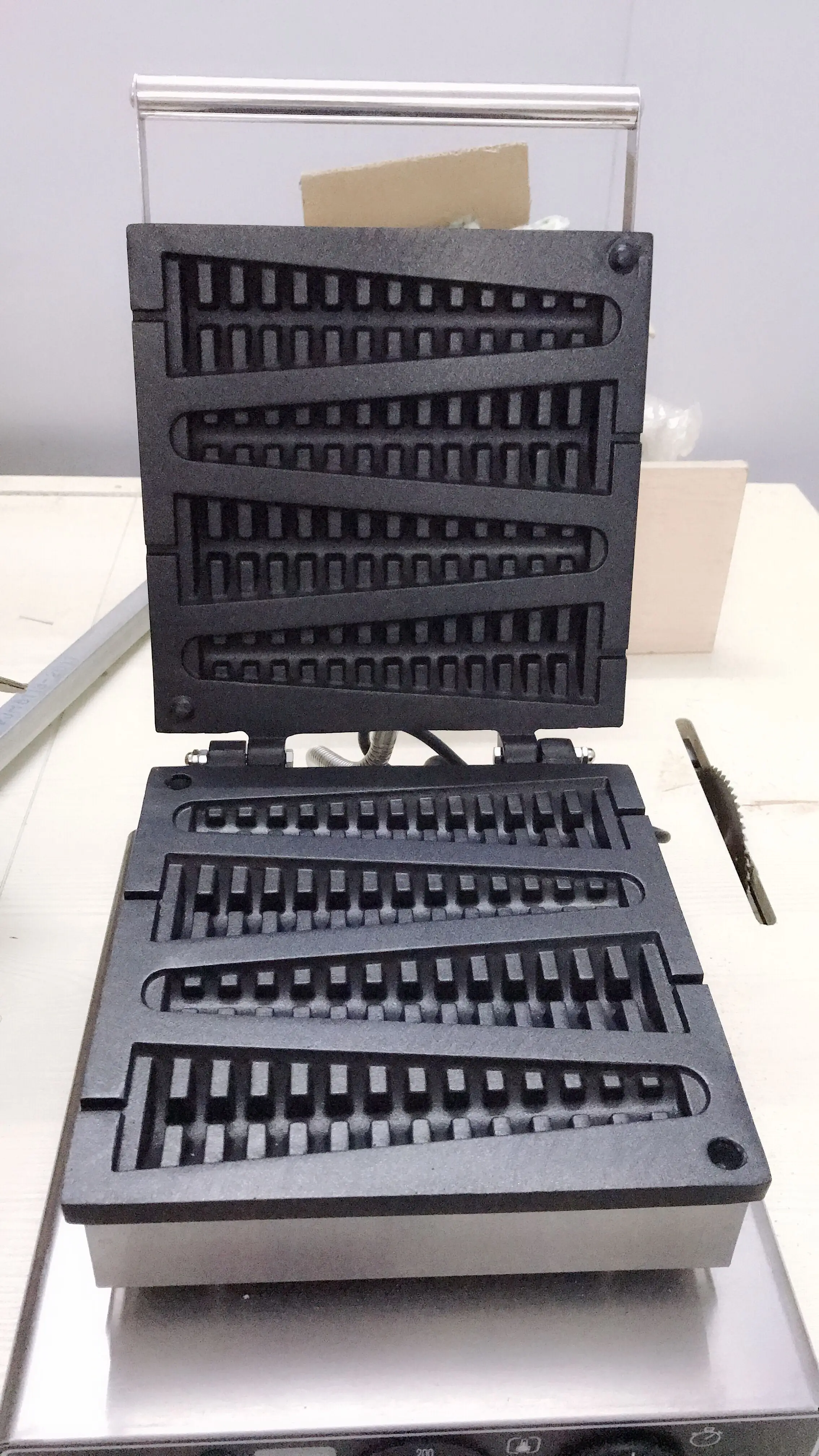 Электрическая вафельница на палочке 110 В или 220 В-240 4 шт. в форме сосны вафельные