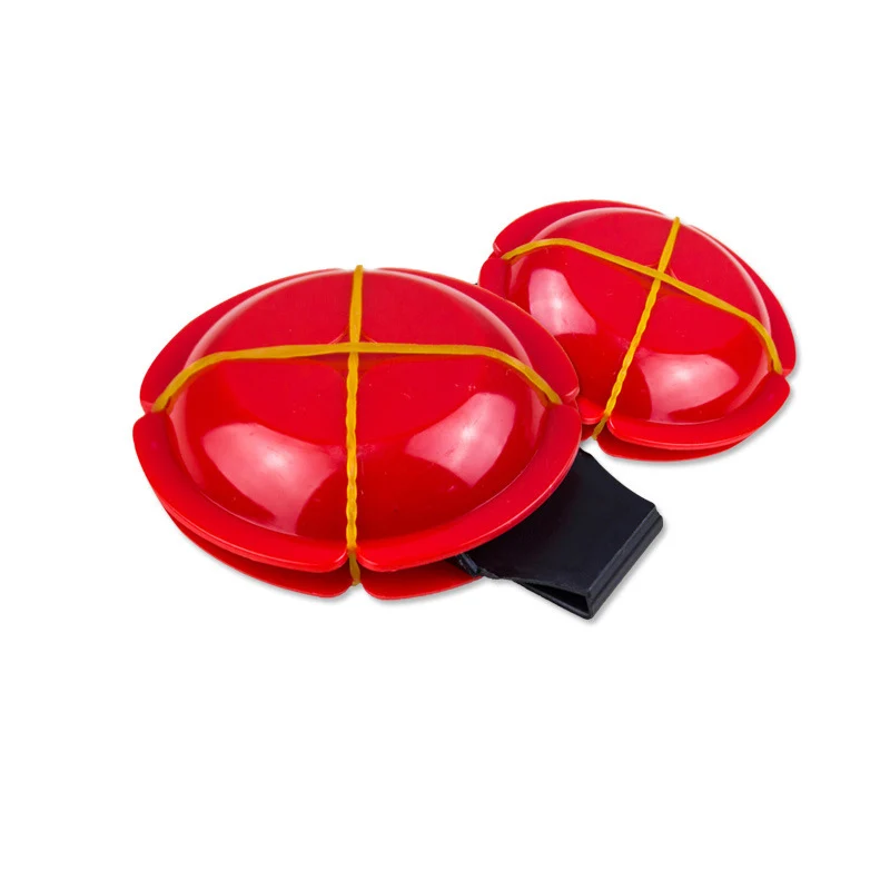 Проникновение монет крупным планом волшебное чудо появляющееся волшебную