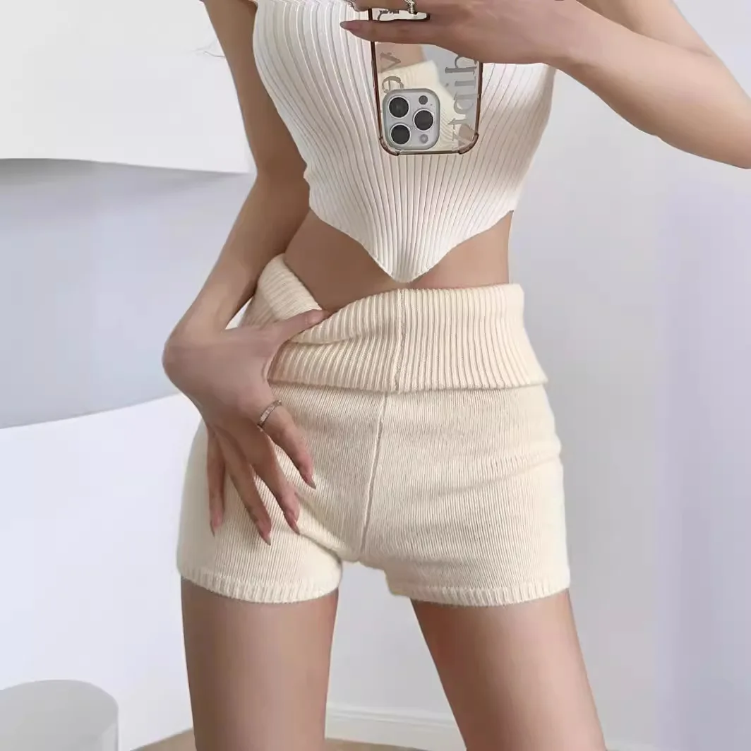 Новый стиль расклешенных и облегающих бедра шерстяных шорт с пряным стилем для