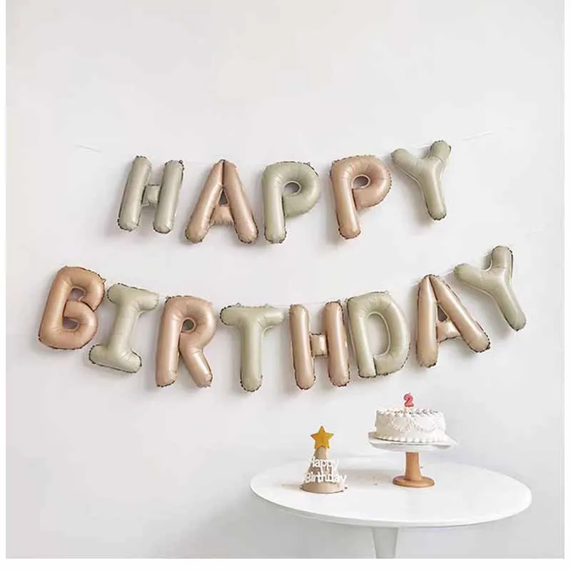 Набор на день рождения с кремовой карамелью и шоколадными буквами воздушный шар