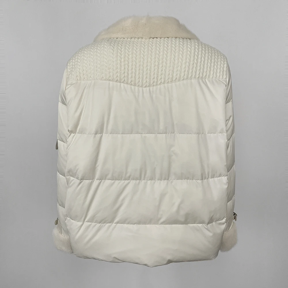 Женский утепленный пуховик из натурального гусиного меха с меховым воротником