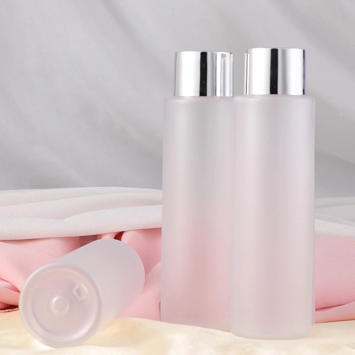 

4pcs Travel Shampoo Bottle Refillable Spray Bottle Clear Empty Cleaning Bottle 200ml Travel Portable Fine Mist Spray Bottle