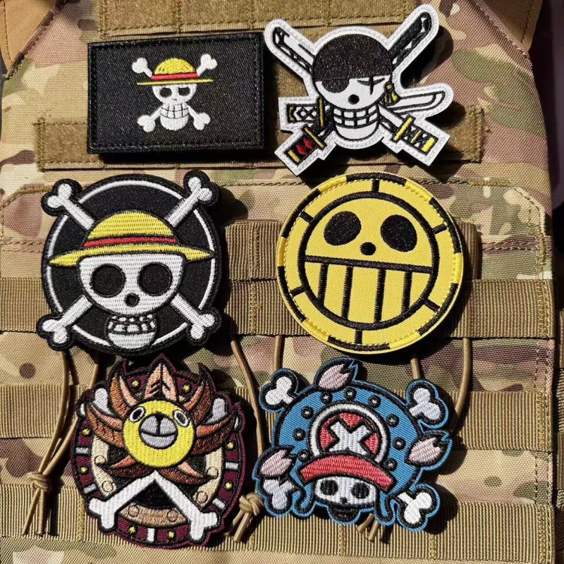 Фото Горячая новинка! Вышитые нашивки с персонажами аниме One Piece: Тфи, Чоппер, Зоро. Моральные значки для декора одежды и рюкзаков. Наклейки для самостоятельного украшения. №1