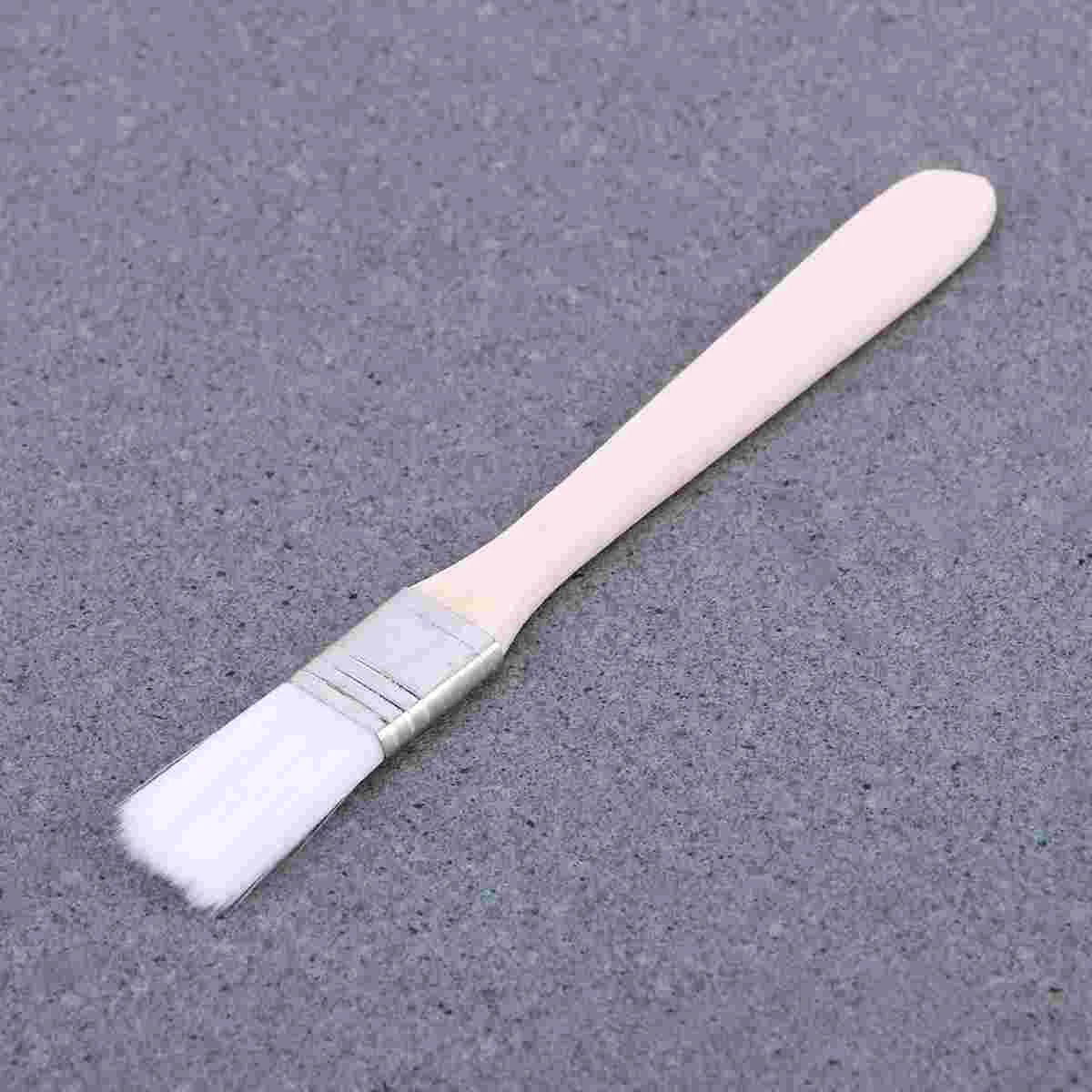 Рисунок 6 - нейлоновых щеток с деревянной ручкой