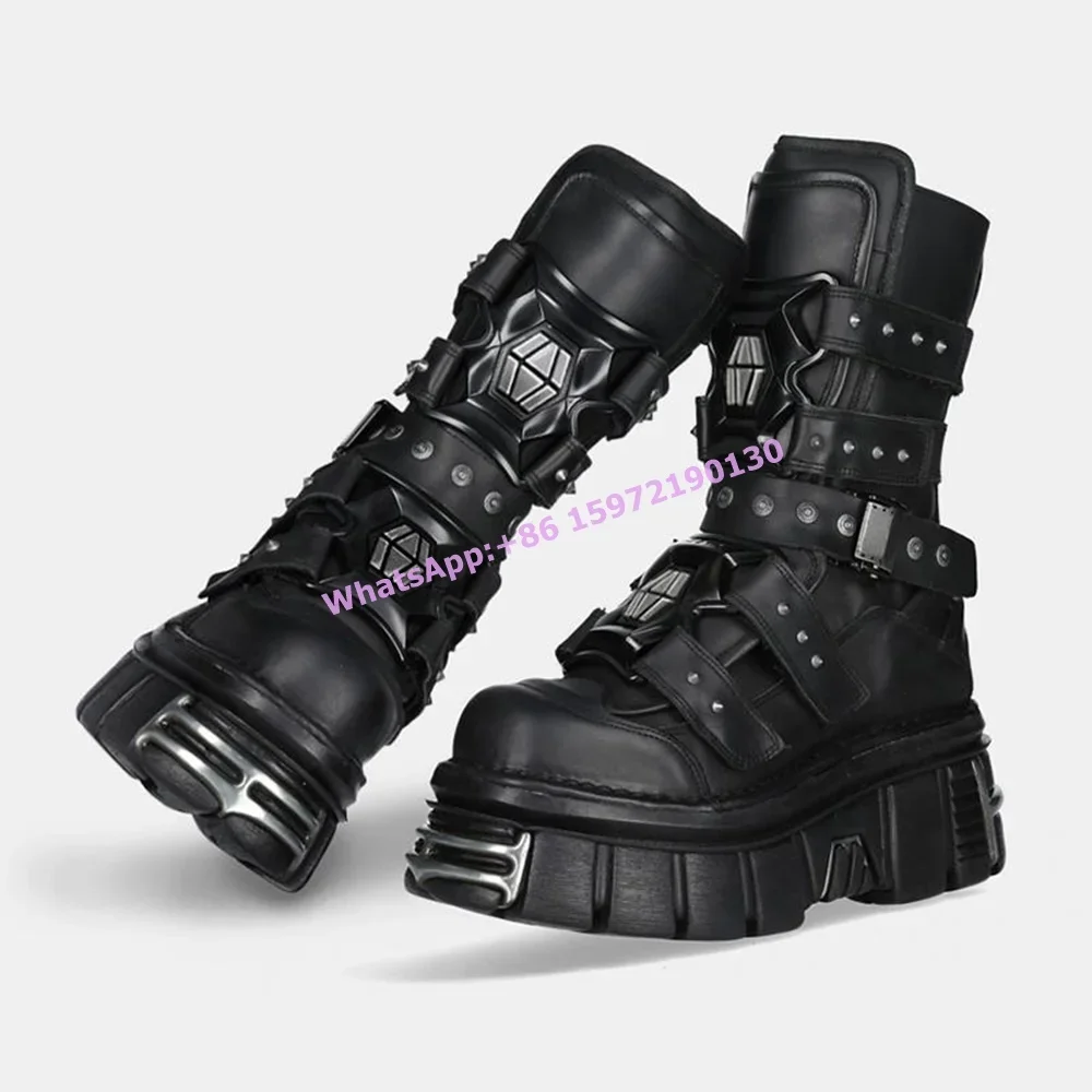 Черные ботинки с заклепками и несколькими пряжками модные парные туфли на