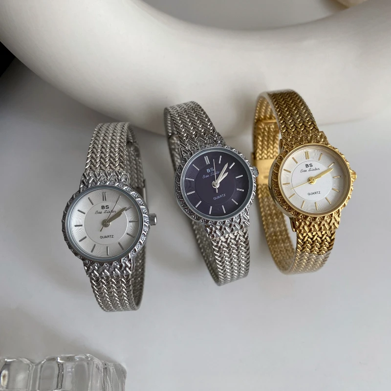 Часы наручные женские кварцевые с маленьким циферблатом