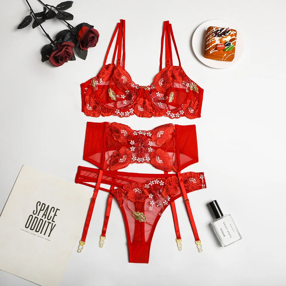 Комплект женского нижнего белья с чашками пуш-ап и стальными кольцами |