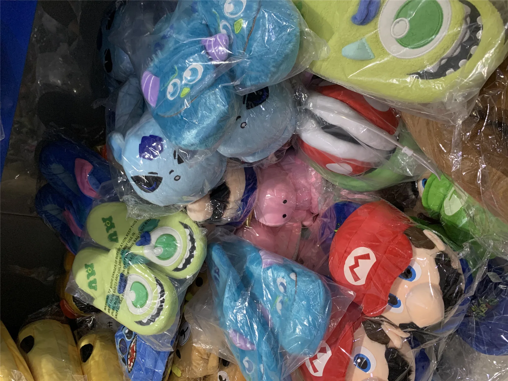 Тапочки унисекс Зимние теплые из флока с рисунком кота единорога дракона |