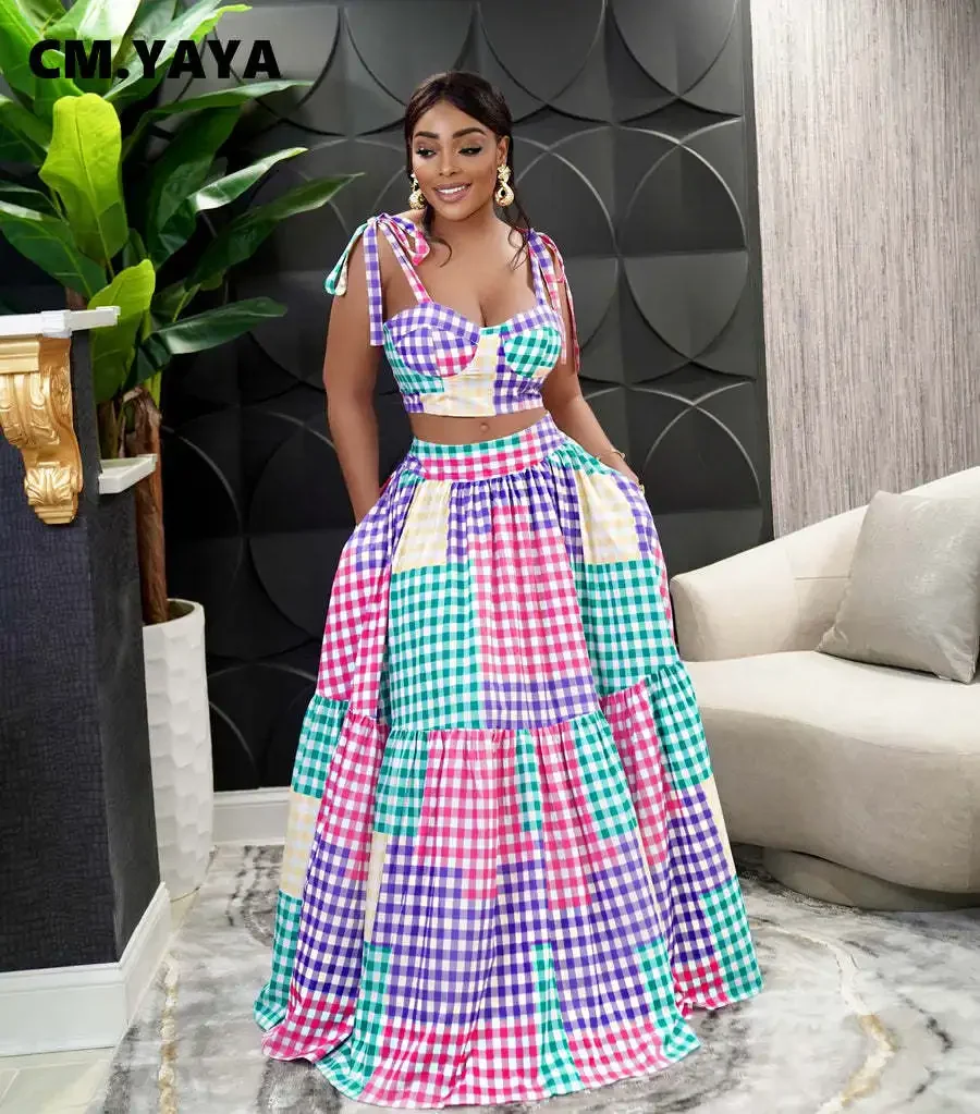 Женский клетчатый костюм Макси CM.YAYA яркая длинная юбка-качели и укороченный топ
