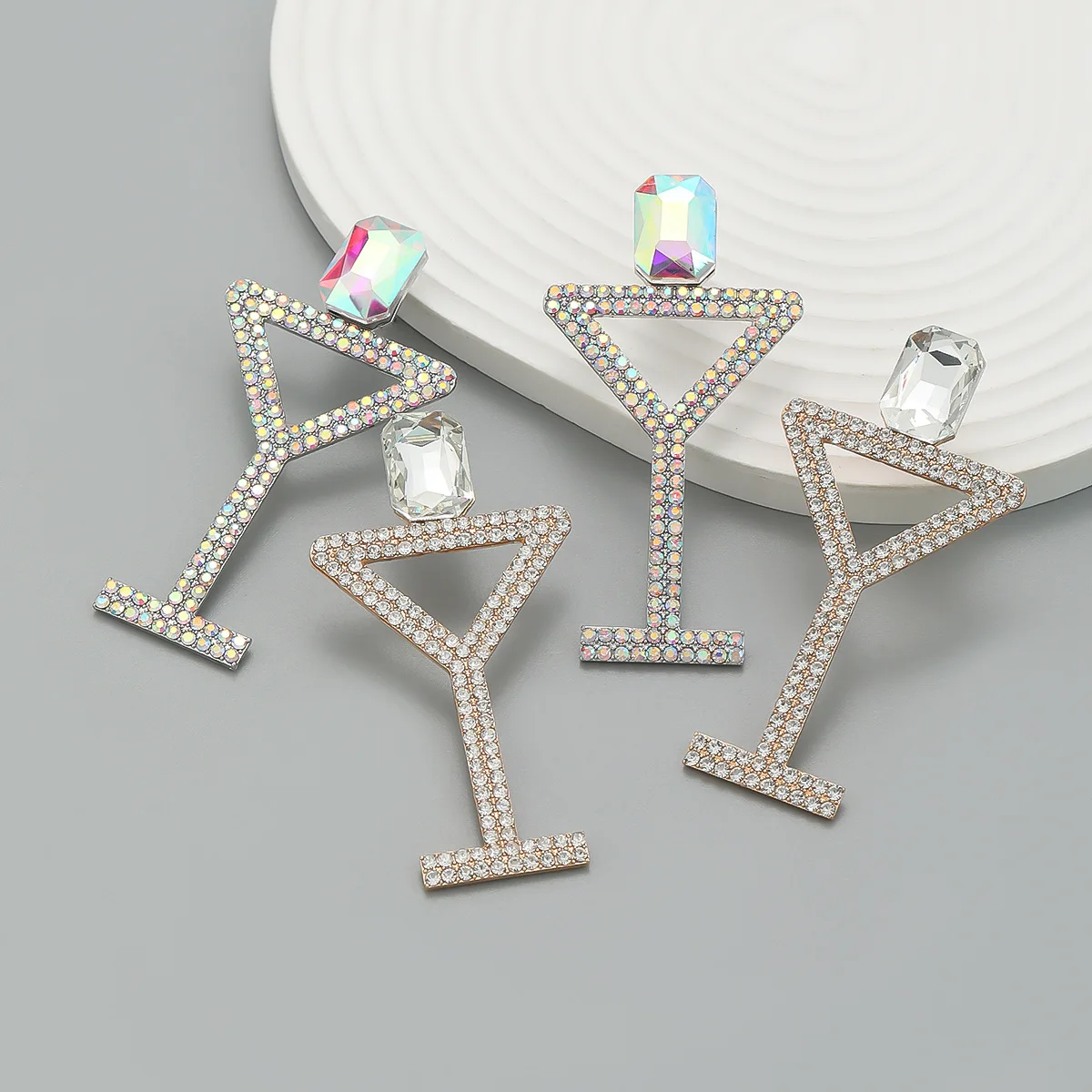

2023 New Luxury Shiny Crystal Rhinestone Goblet Wine Glass Earrings for Women Fashion Cocktail Earrings Statement Jewelry Gifts
