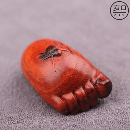 

Изысканный маленький чайник из розового дерева с ручкой