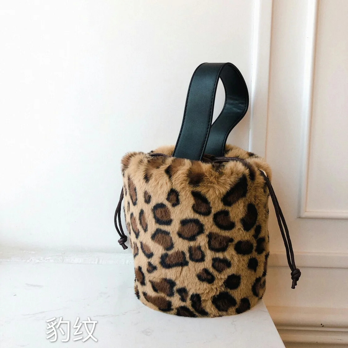 

Bucket Bag Handbag Fashion Faux Fur Winter Bags Women Shoulder Crossbody Bag Ladies Plush Hand Bags Designers Bolsa Feminina Sac