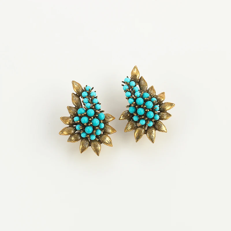 Винтажные серьги-гвоздики из бисера морского синего цвета с натуральными