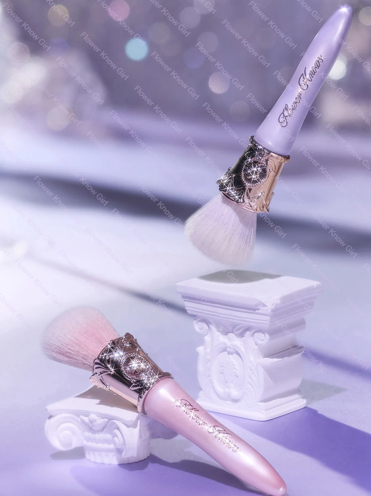 Фото Набор кистей для макияжа Flower Knows Knight Unicorn Collection: скошенный заостренный дизайн для точного нанесения, кисть для пудры, не тестированная на животных. №4