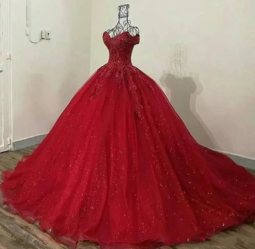 

Sparkly Red Lace Applique Quinceanera Dresses 2023 Off Shoulder Sweetheart Sequin Prom Gowns For Sweet 16 Girl Robes De Soirée