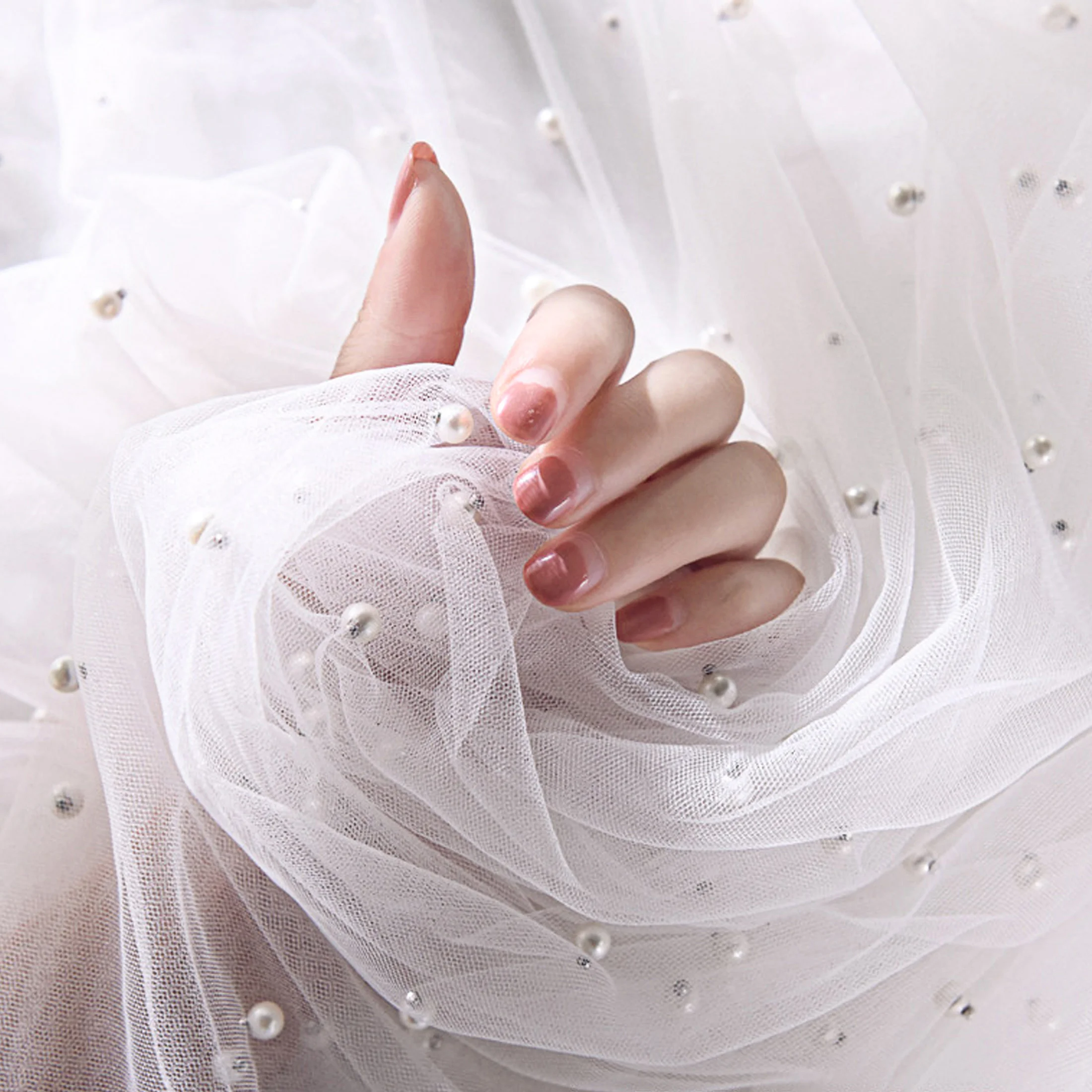 штора тюль с жемчугами. фатин с бусинами. сетка с жемчугом. тюль с жемчужинами. ткань с бусинами.