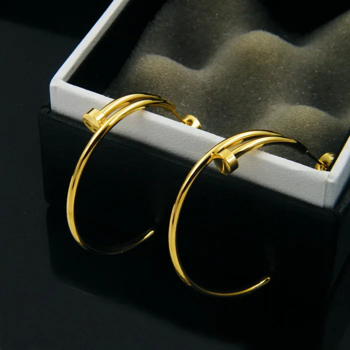 Модные серьги-гвоздики с золотым покрытием в стиле ретро, индивидуальные простые буквы, простой изогнутый дизайн ногтей, популярные ювелир...