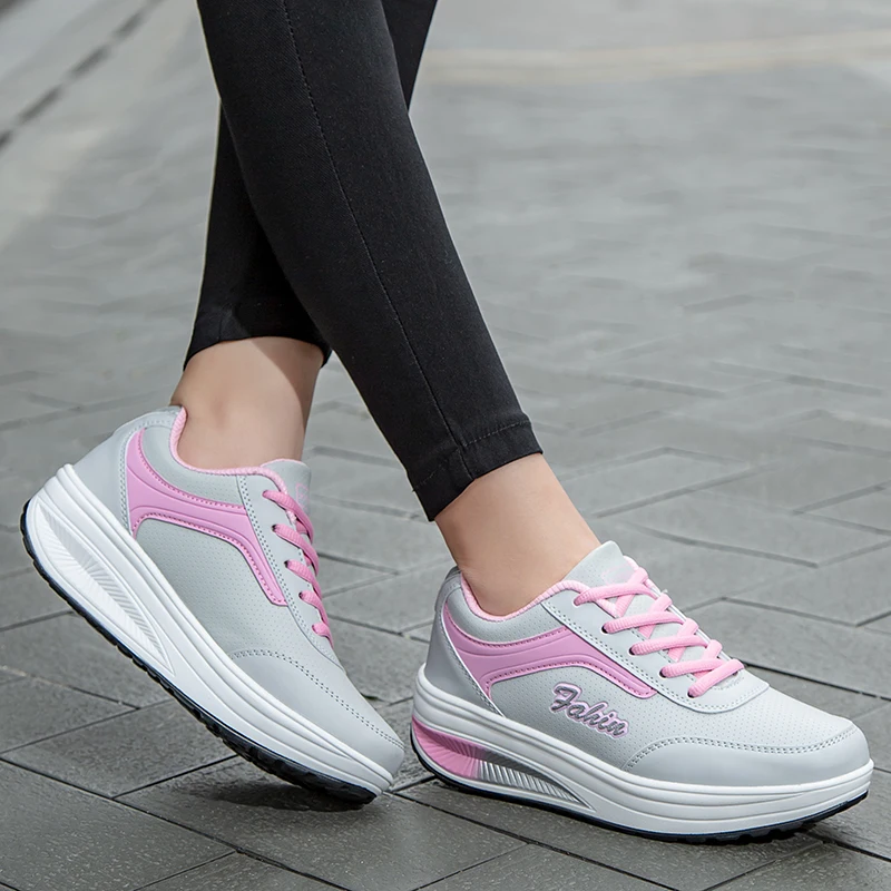 Летние вентилируемые беговые кроссовки женские спортивная обувь на платформе