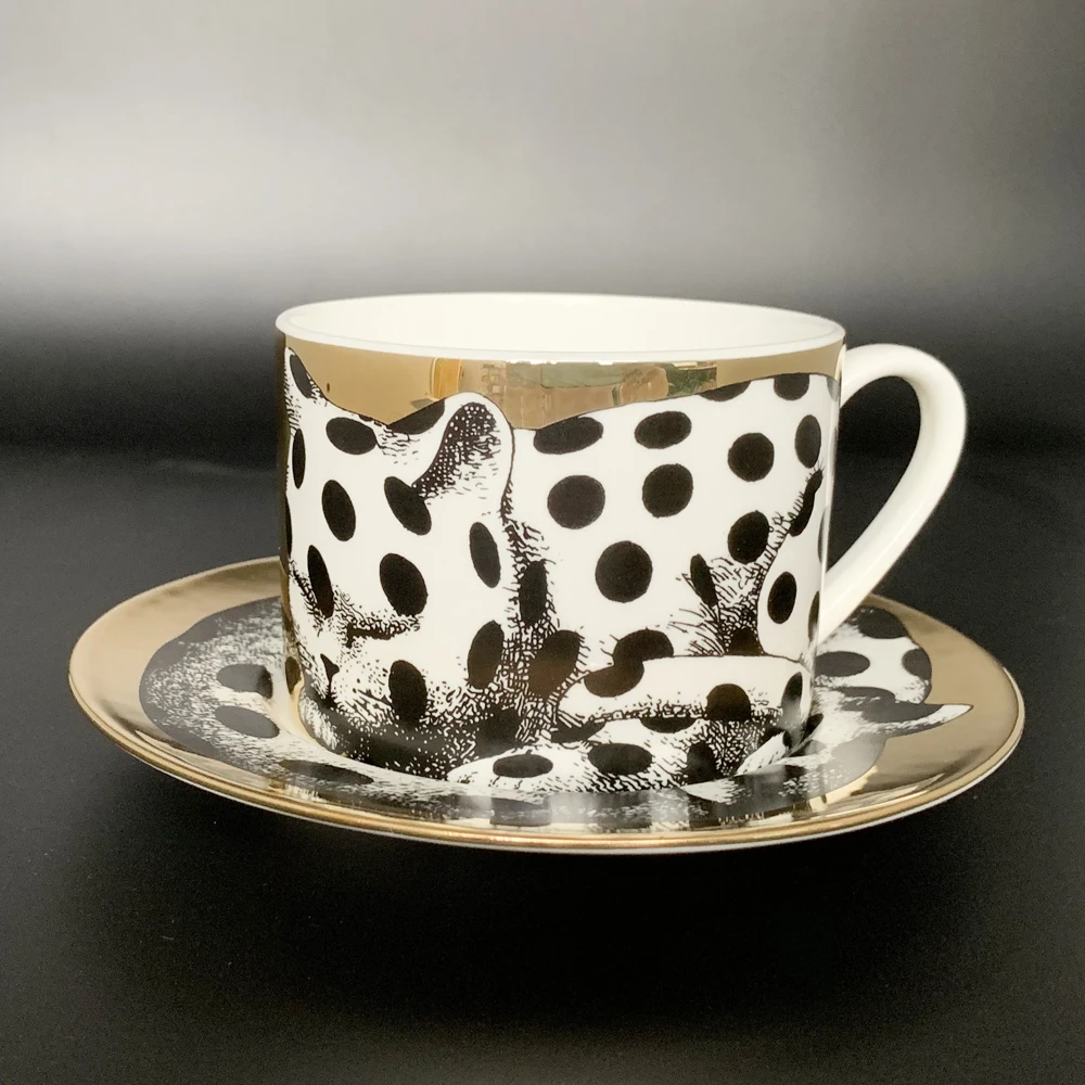 Роскошная керамическая кофейная чашка и блюдце с золотым солнцем в дворцовом