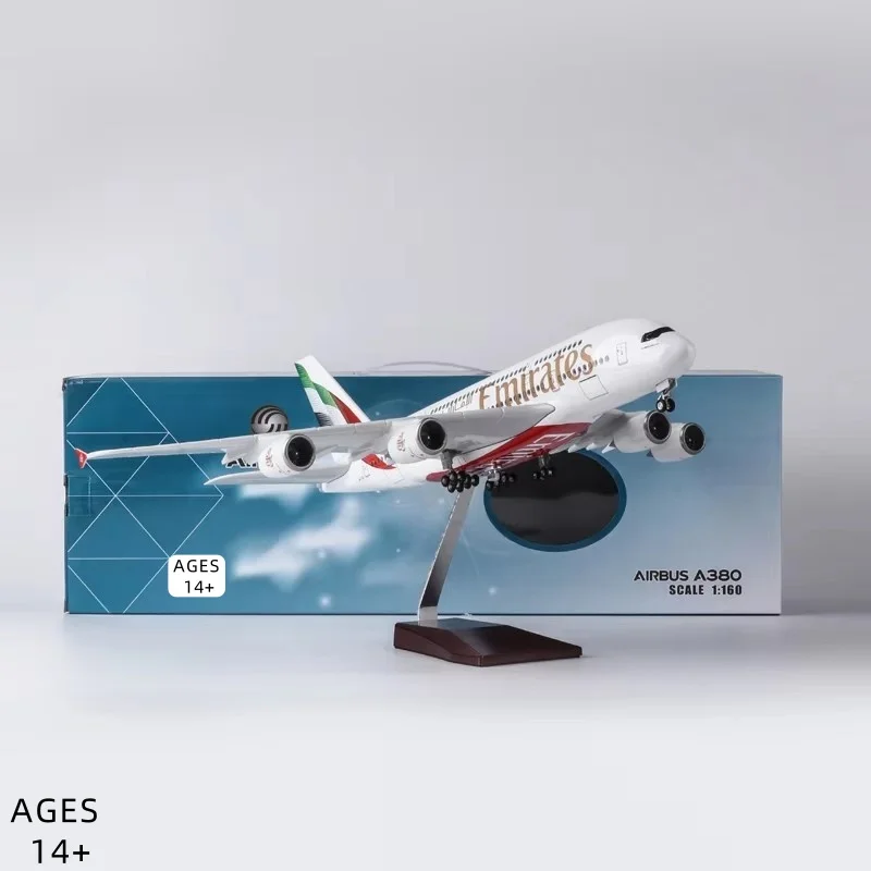 Фото Новая модель самолета A380 Emirates UAE, масштаб 1/160, модель Airbus 380, 47 см, литая смола, игрушка самолета, детские игрушки №2