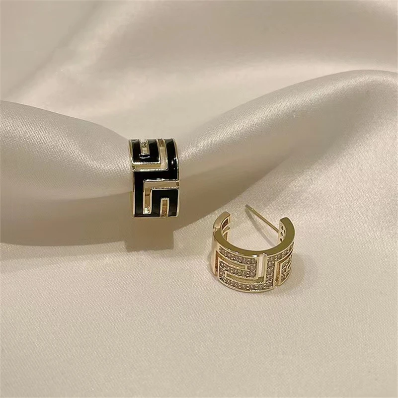 

New Gold Plated Female Earring Asymmetric Geometry Irregular Hollow Out Earrings for Women Ear Piercing Jewelry pendientes mujer