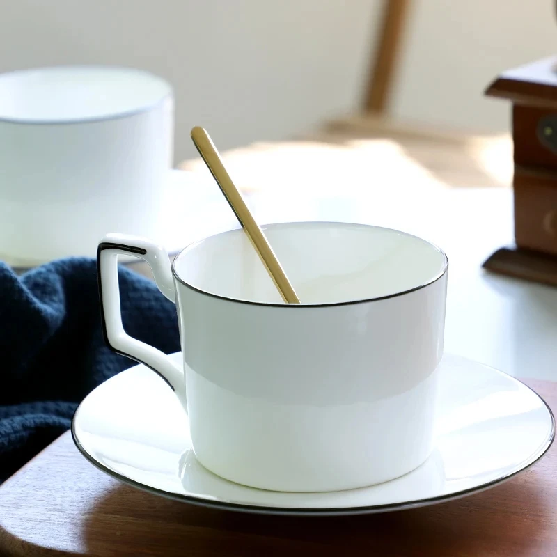 Фарфоровая чашка для чая керамическая кружка кофейная и блюдце 300 мл