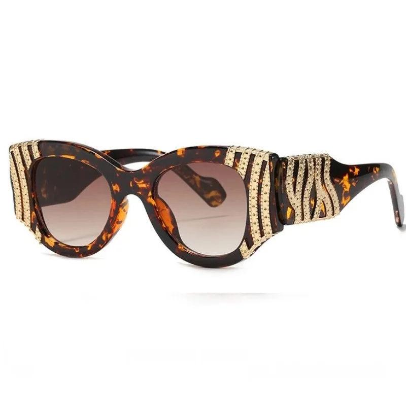

New Personality Metal Decoration Ladies Sunglasses Classic Retro Fashion Catwalk Trend Wild Gorgeous High-quality Sunglasses