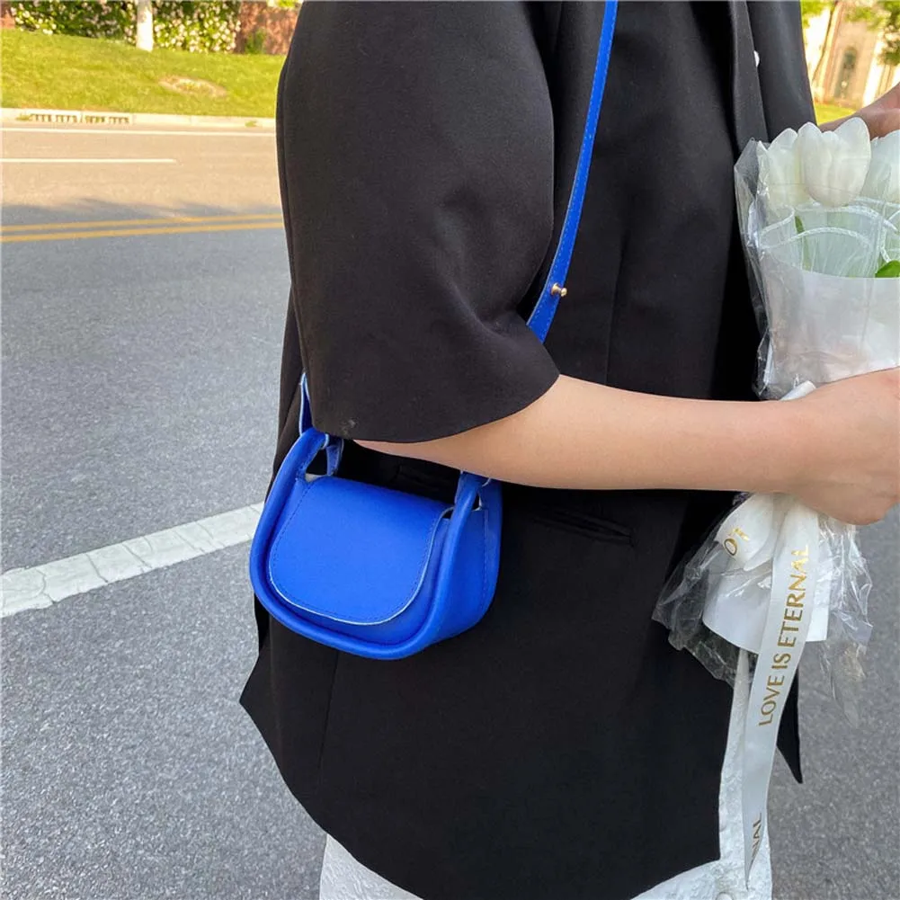 

2022 мини дизайнерская сумка через плечо из искусственной кожи, женская модная дизайнерская однотонная маленькая сумка с помадой, женские тр...