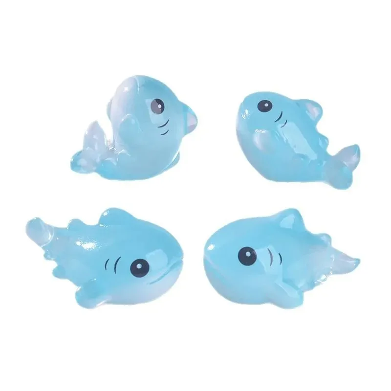 

Светящиеся фигурки акул 4 шт.