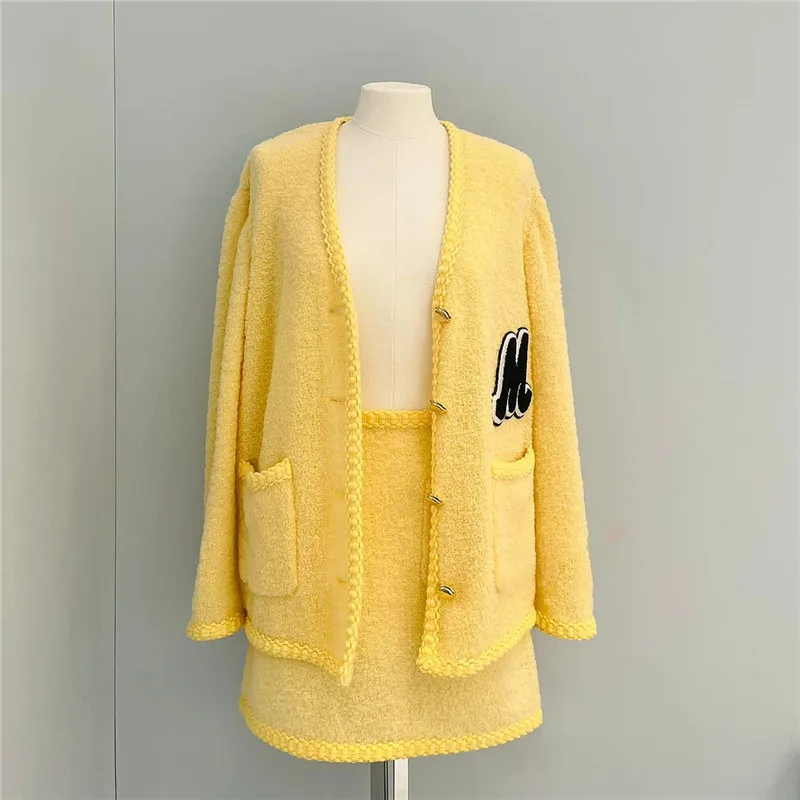 Chaqueta y falda de Tweed amarillo claro de manga larga, traje de dos piezas para mujer, moda de otoño 2022