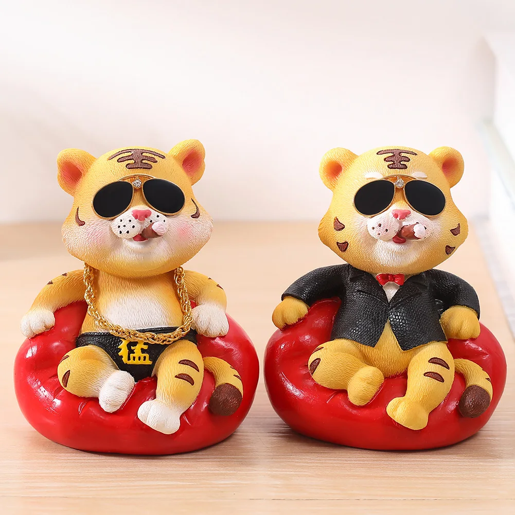 

2022 Chinese New Year Car Dashboard Decoration Cartoon Sofa Tiger Dashboard Figure Auto Decor Year of Tiger Gifts Hip-Hop Tiger