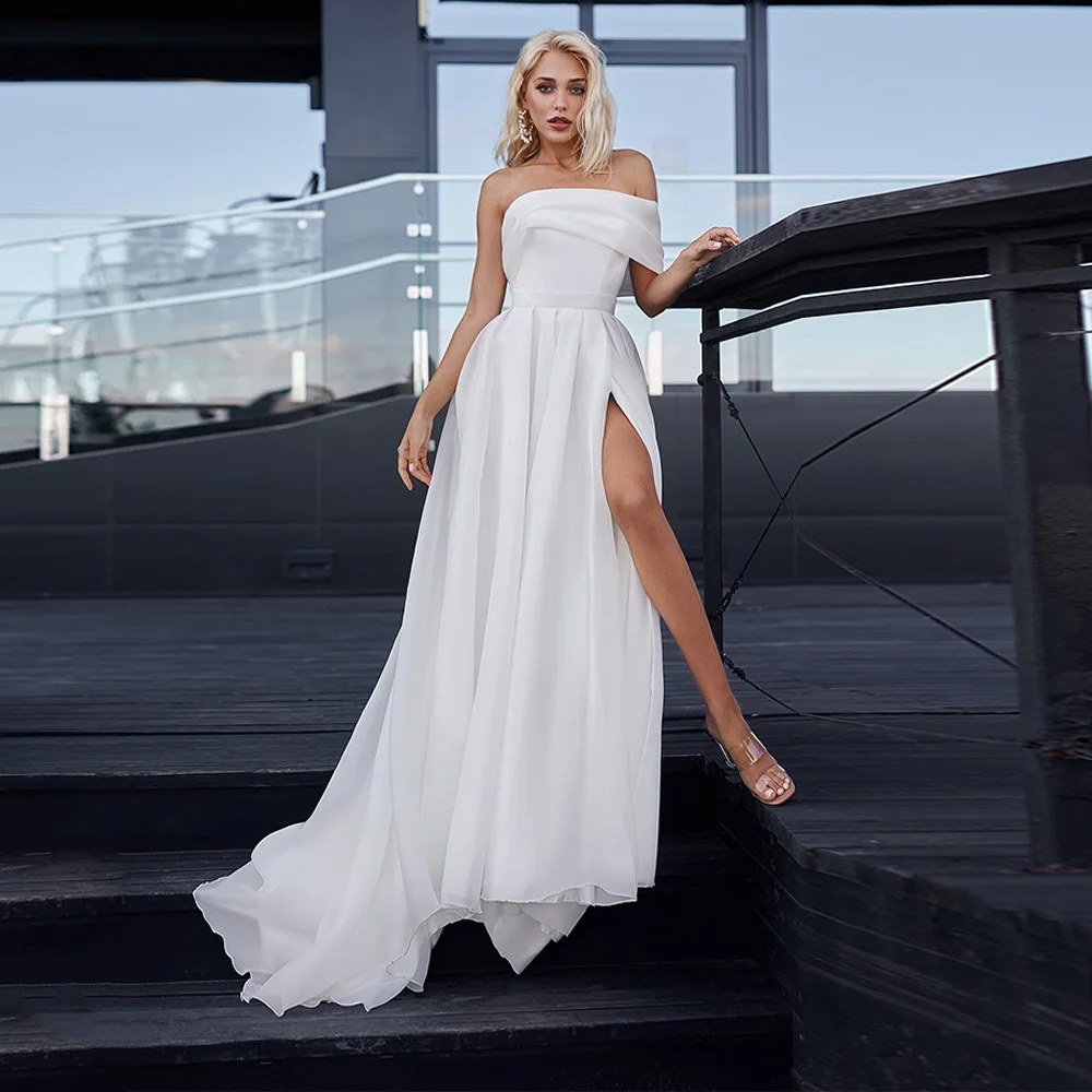 

Simple Chiffon A Line Wedding Dresses Sexy Side Slit Strapless Backless Pleats Sleeveless Bridal Gowns Robe De Soirée De Mariage