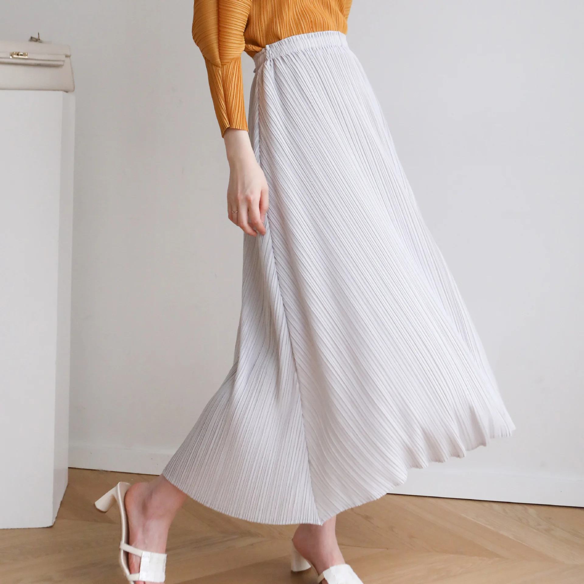 2022 summer Miyake pleated ladies all-match casual large size slimming and age-reducing mid-length skirt (with lining)