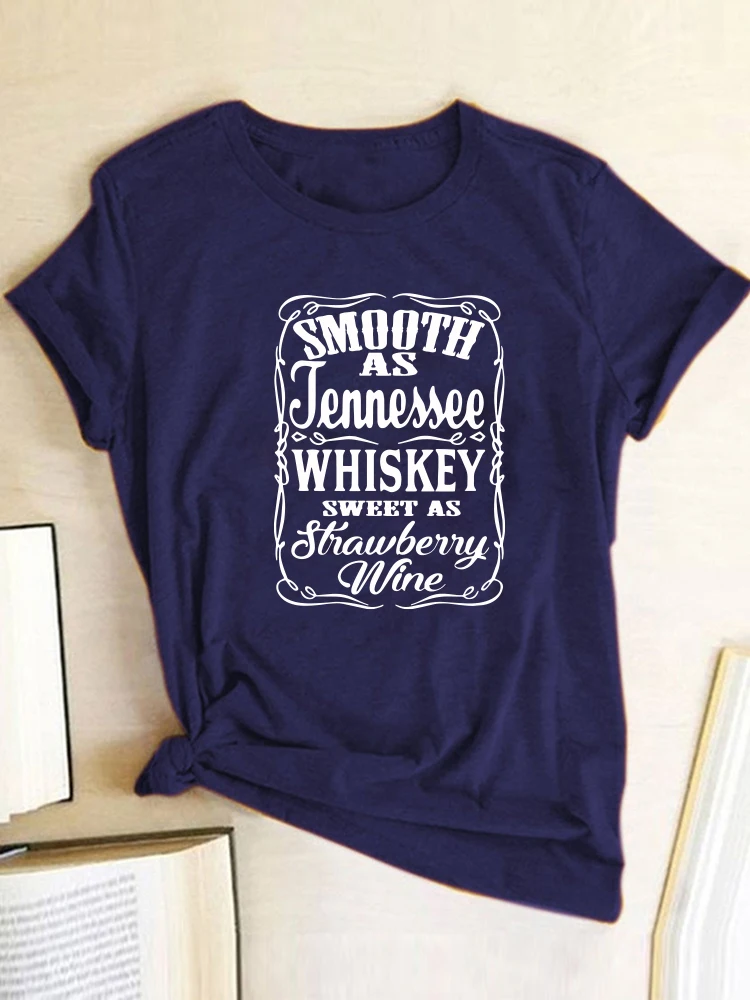 Забавная женская футболка Smooth As Tennessee с принтом виски клубники и вина летняя