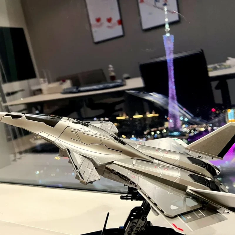 Фото Коллекционный сборный набор военного самолета Hukua Model 1/144 Scale Baidi Aerospace Fighter (план South Gate) для настольной демонстрации №4