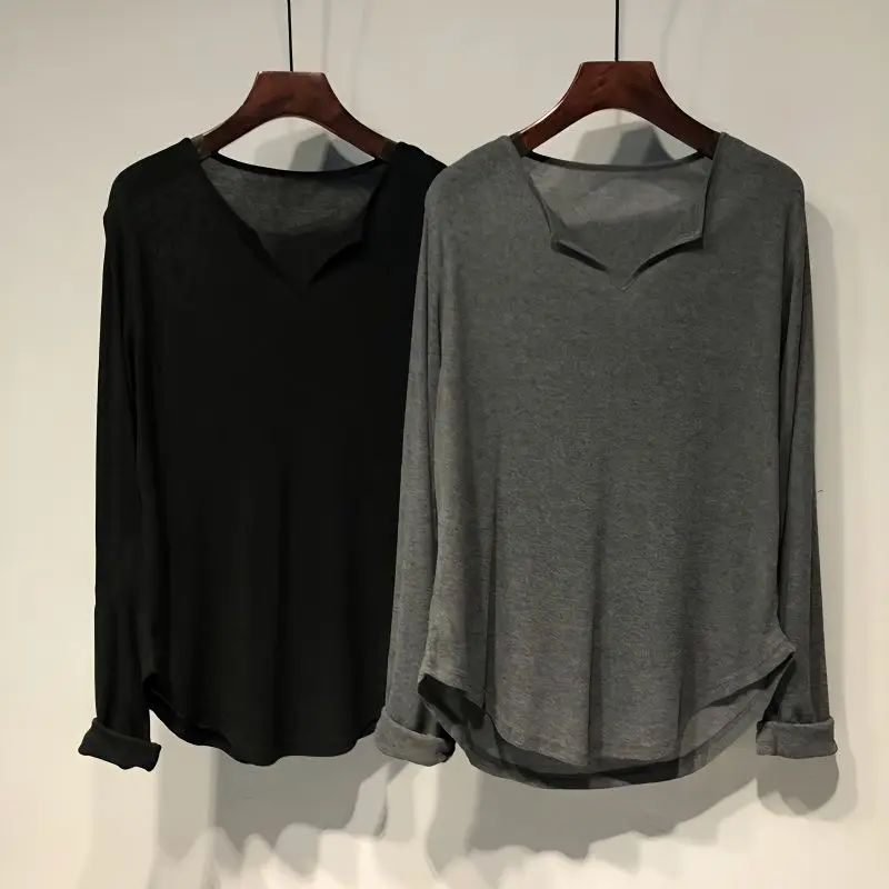 Женская футболка средней длины однотонная свободная с V-образным вырезом и