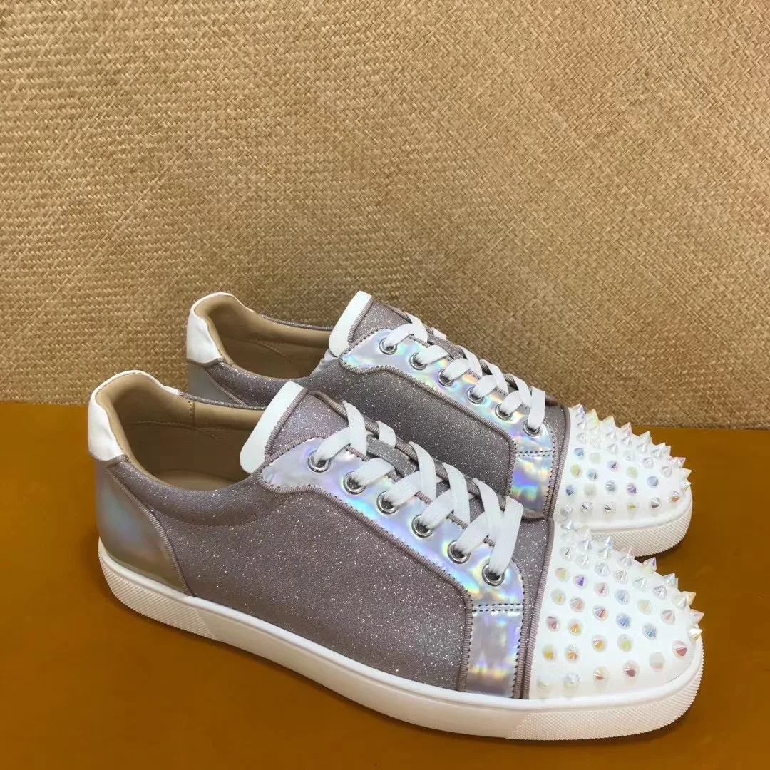 

Туфли мужские/женские на низком каблуке, кожа в шотландскую клетку, повседневные лоферы, обувь с красной подошвой, серебристые, с шипами, для...