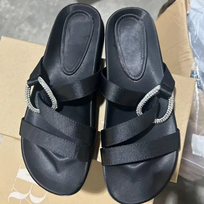 Женские шлепанцы с круглым носком черные пляжные на плоской платформе