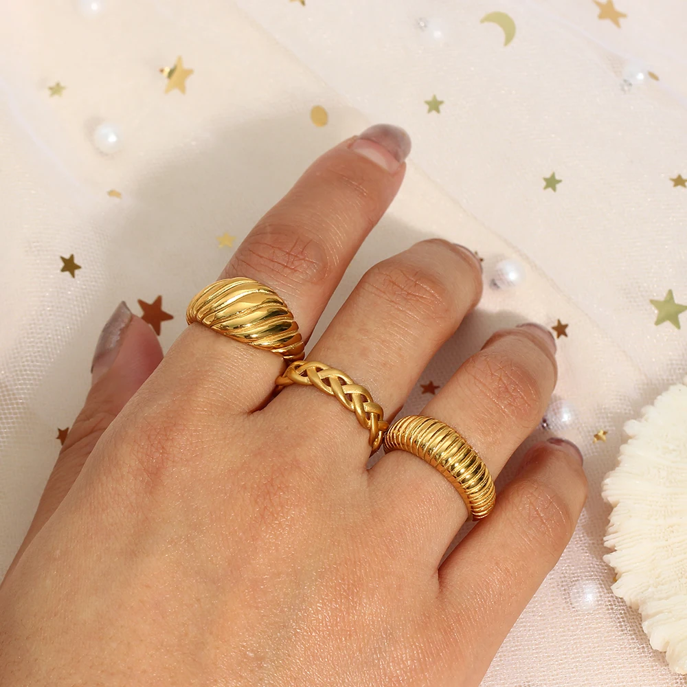 

2022 New Halloween Christmas Festival Party Rings For Women Stainless Steel Bread Texture Antlers Black Enamel Heart Shape Ring