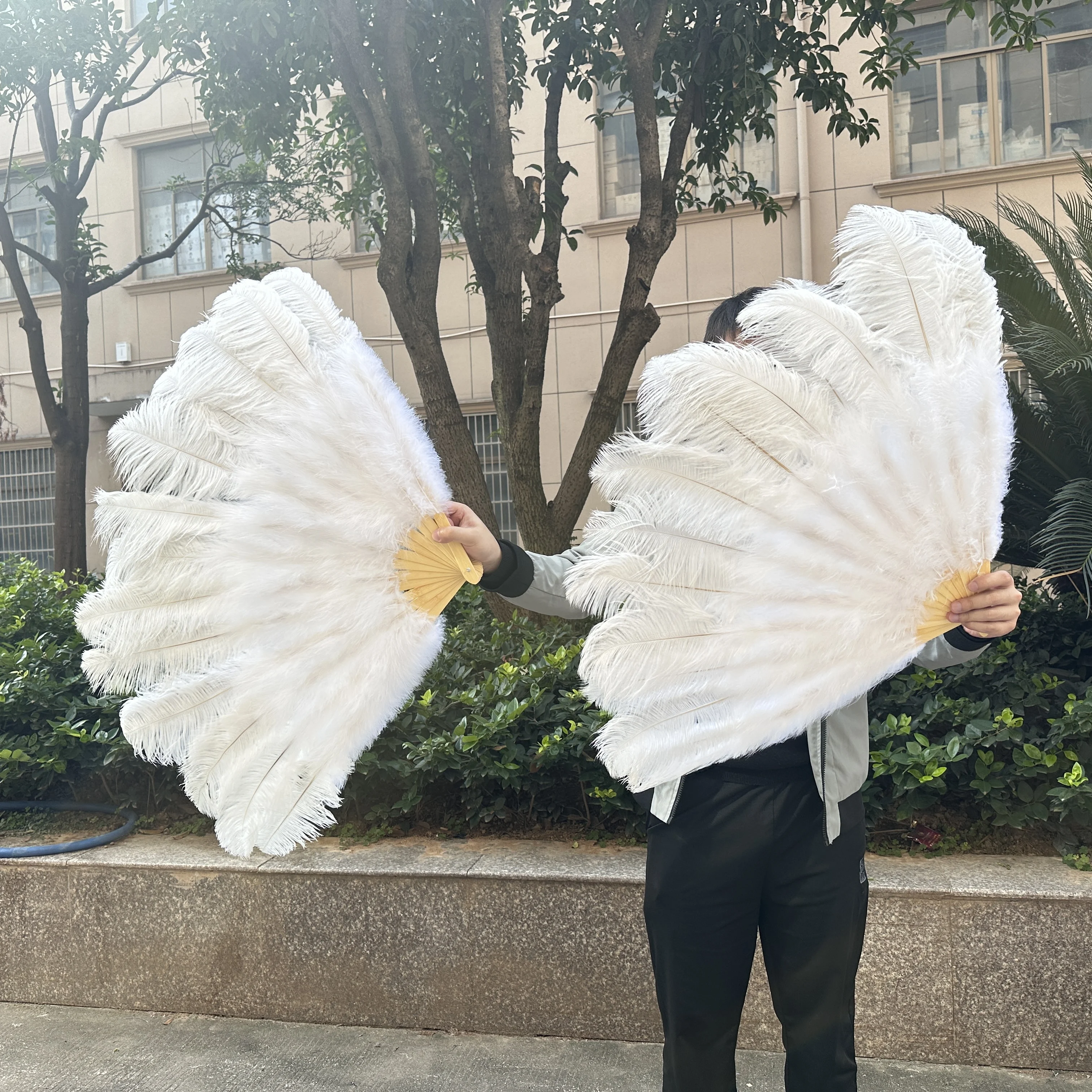 

Изготовленный на заказ, 13 пушистых белых страусиных перьев, веер для карнавала, детской свадьбы, празднования, танцевального шоу, украшения «сделай сам», шлейфы, веер